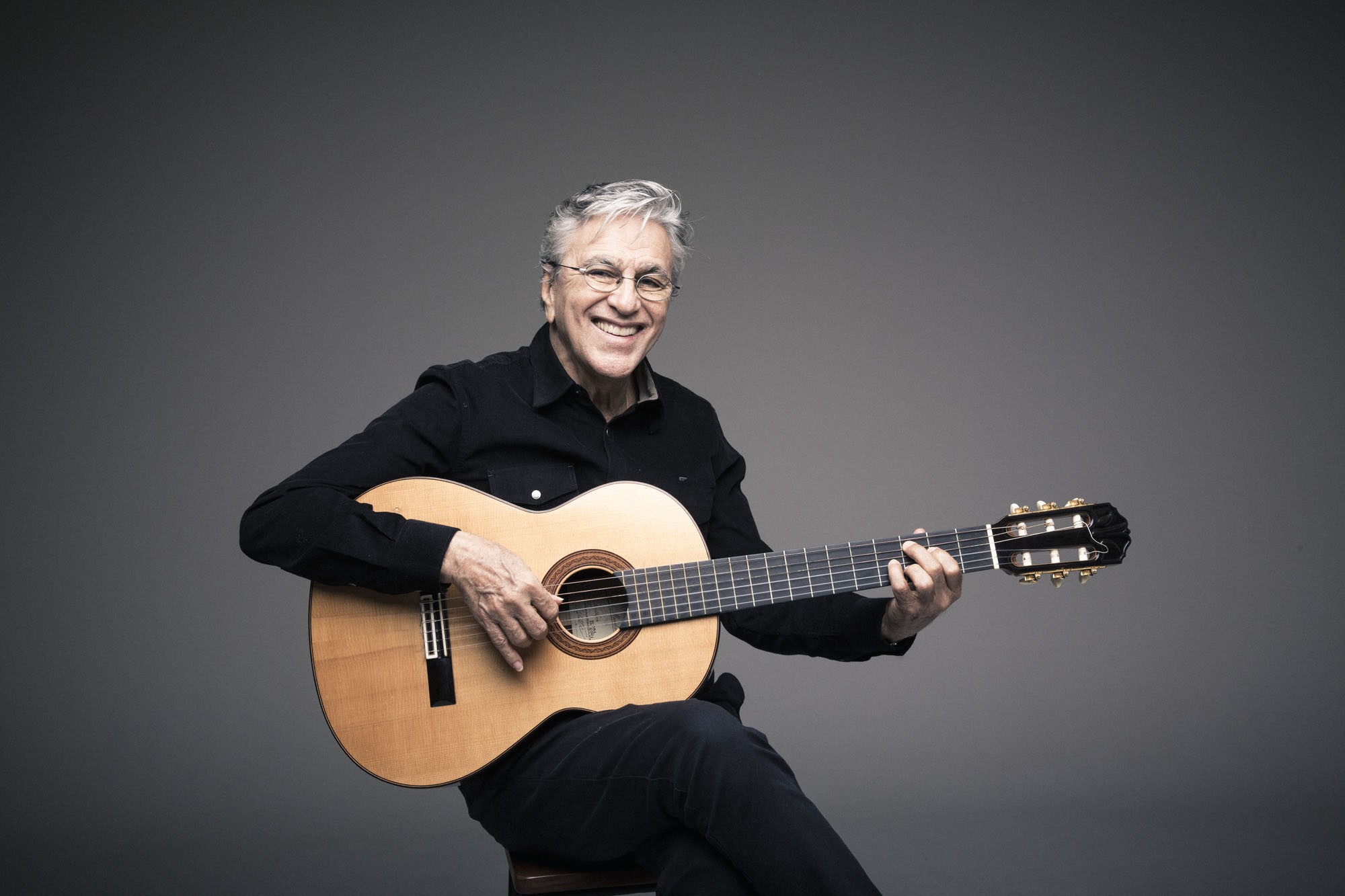 Caetano Veloso celebra 50 anos do álbum Transa com shows extra em São Paulo